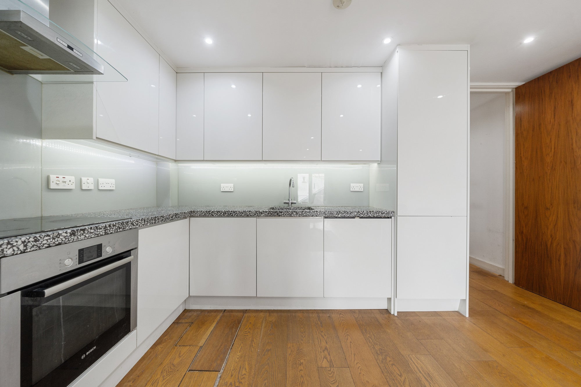 Flat Coopers Close in Greater London