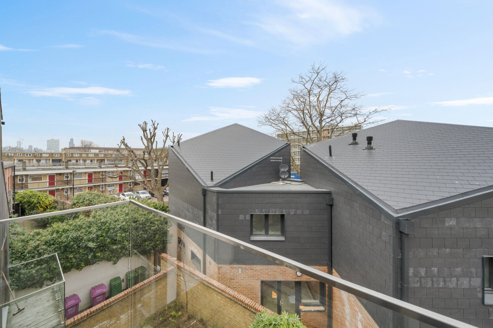 Flat Coopers Close in Greater London
