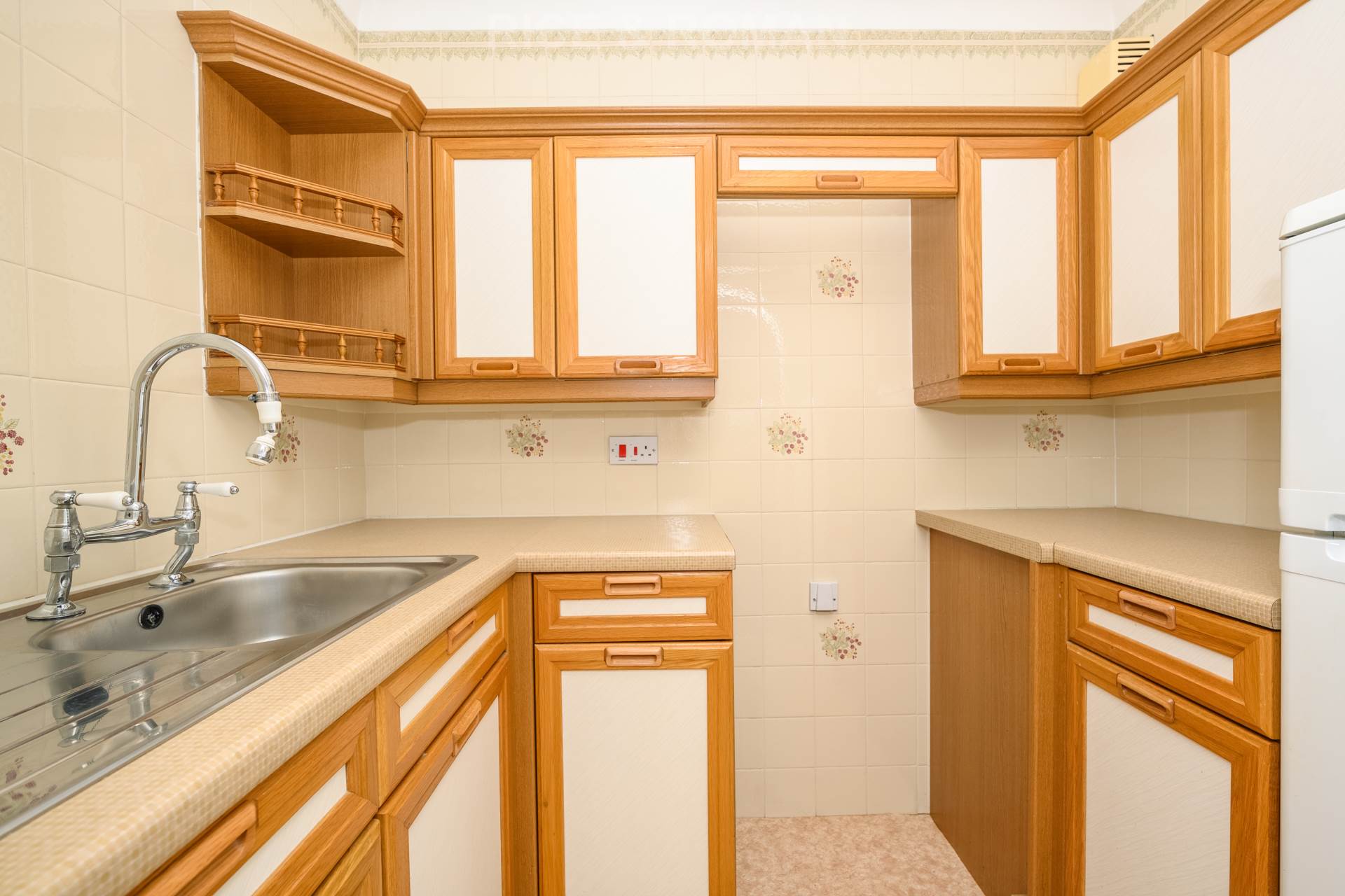 Flat Ashcombe Road in Greater London