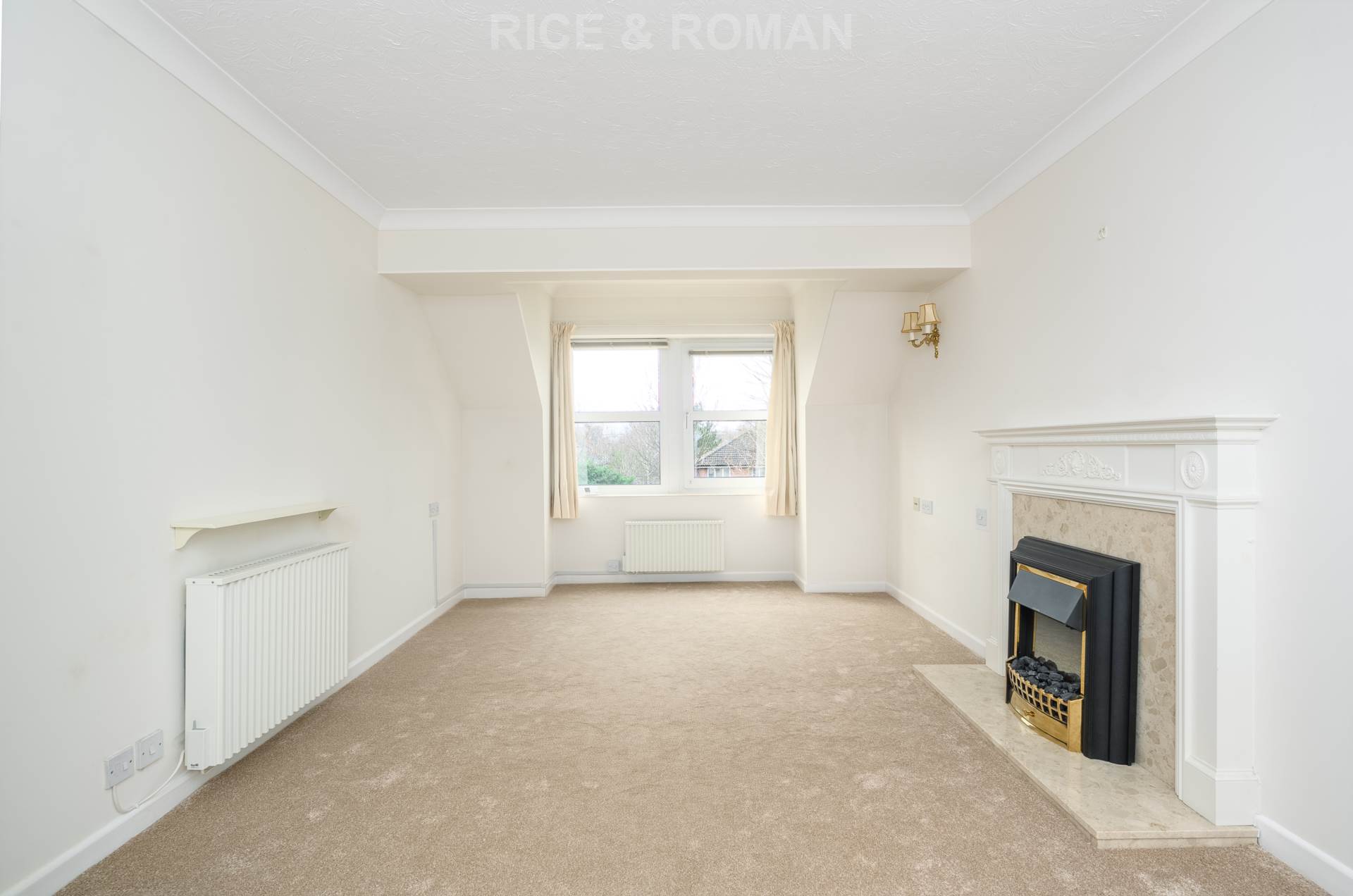 Flat Ashcombe Road in Greater London