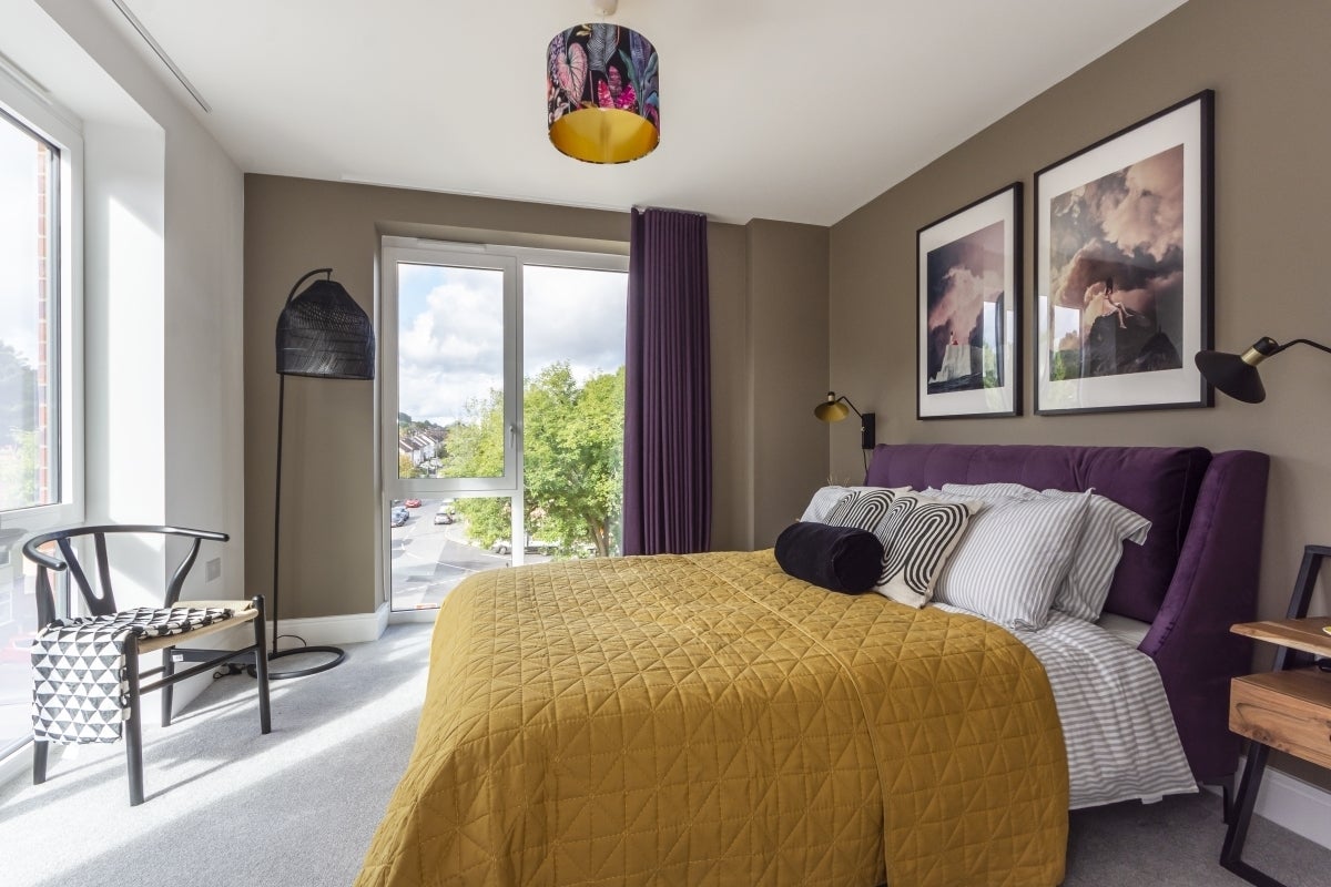 Flat Desborough Road in High Wycombe