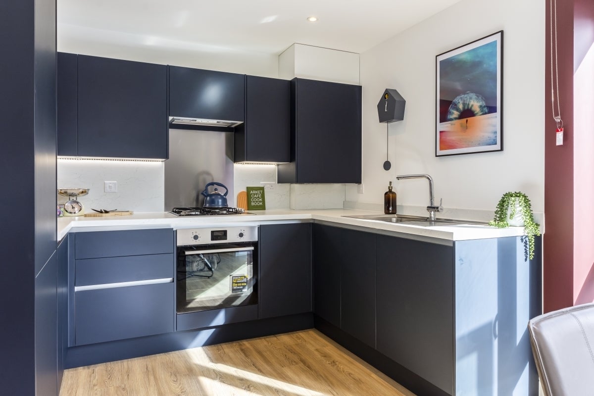 Flat Desborough Road in High Wycombe