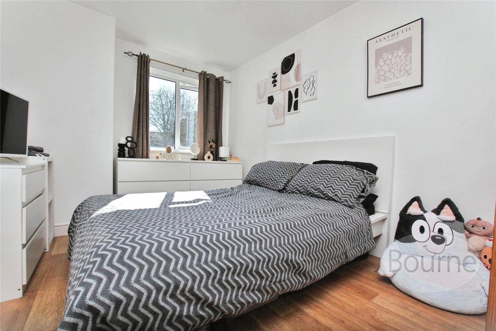Flat Woodlands Close in Guildford
