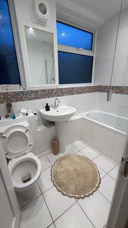 Room Wix's Lane in Greater London