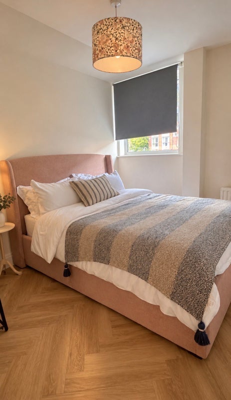 Room Wix's Lane in Greater London