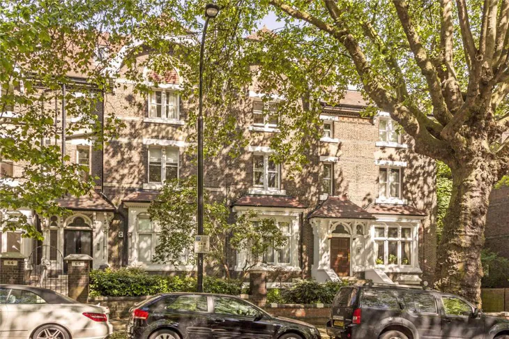 Flat Fitzjohn's Avenue in Greater London