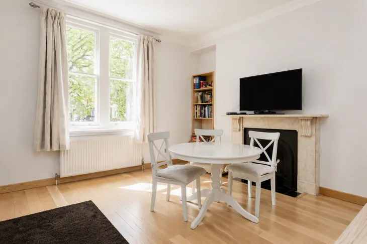 Flat Fitzjohn's Avenue in Greater London