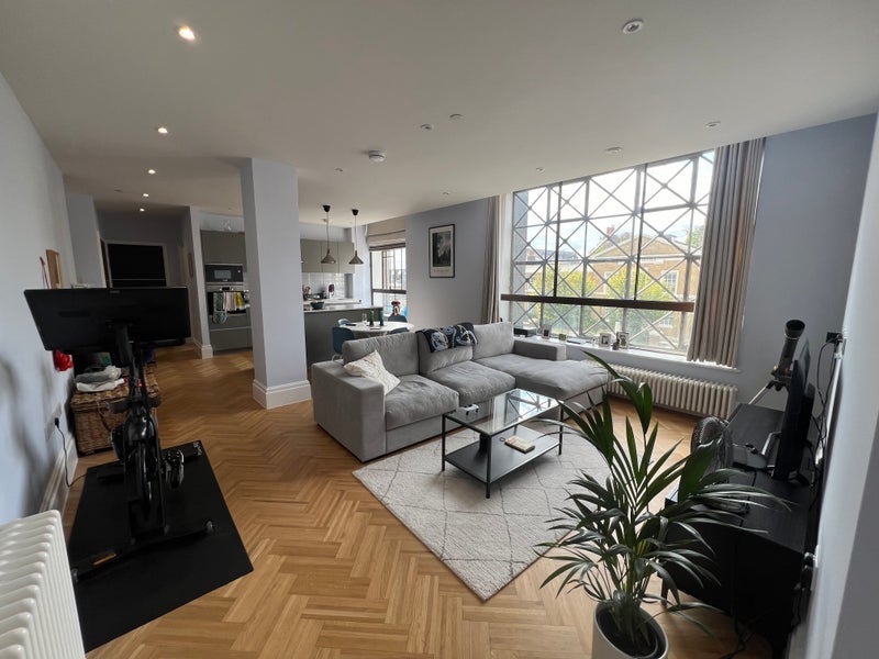 Room Acre Lane in Greater London