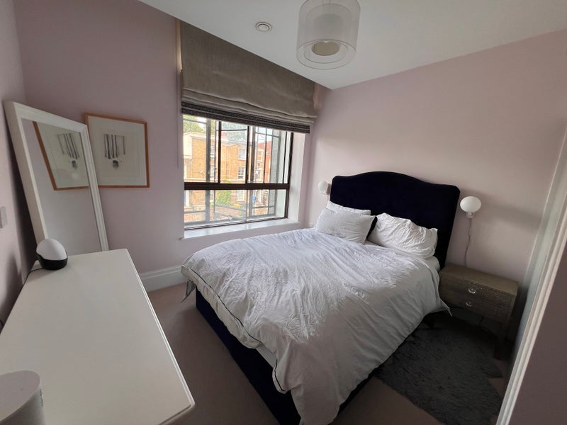 Room Acre Lane in Greater London