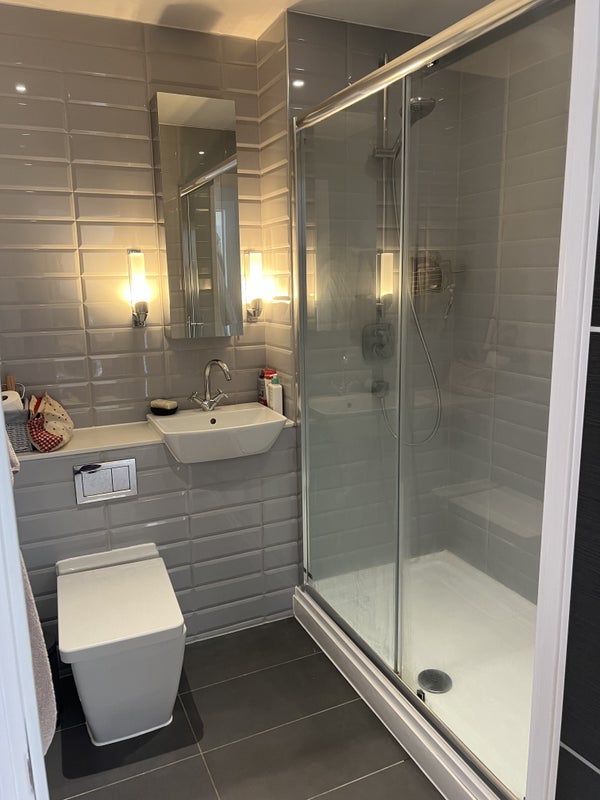 Room Acre Lane in Greater London