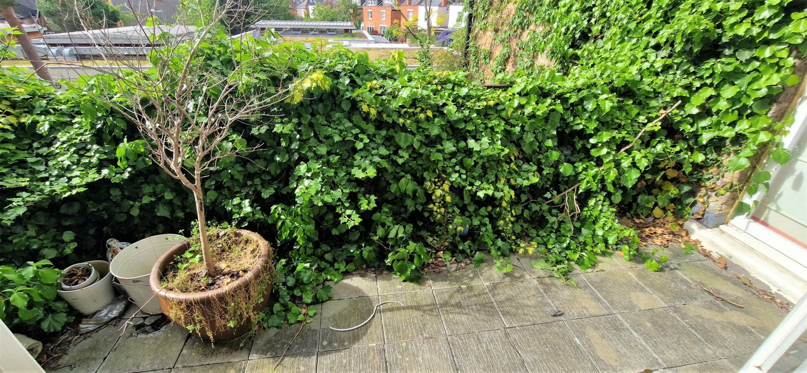 Flat Launders Lane in Greater London