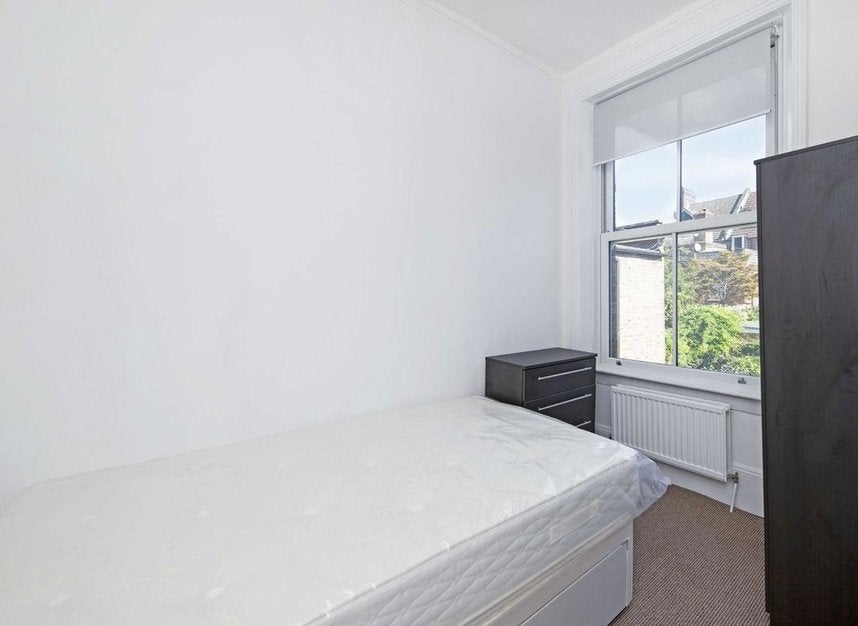 Flat Callcott Road in Greater London