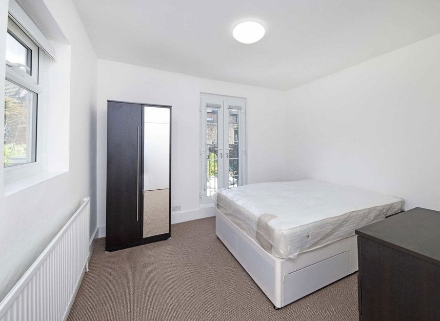 Flat Callcott Road in Greater London