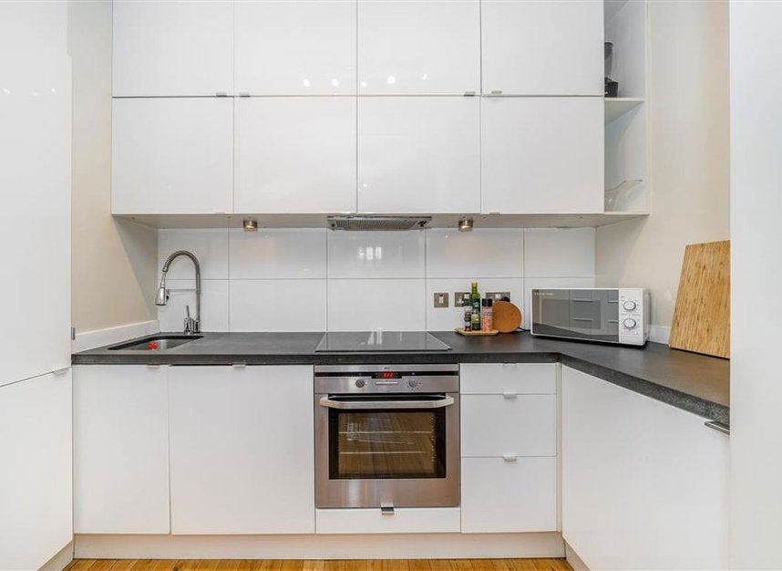 Flat Finborough Road in Greater London