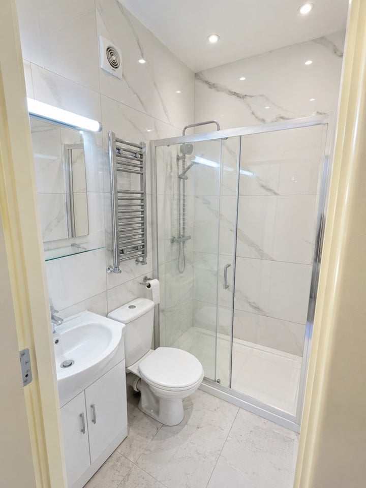 Flat Hillcroft Crescent in Greater London