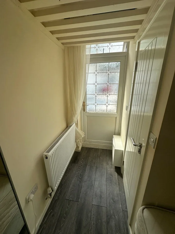 Flat Hillcroft Crescent in Greater London