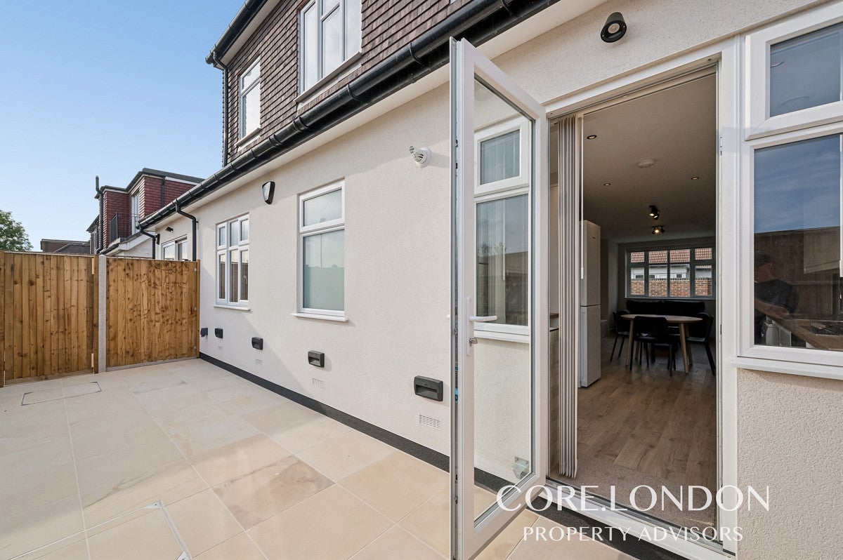 Flat Lowfield Road in Greater London