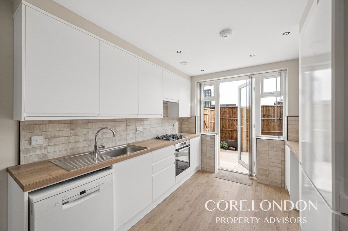 Flat Lowfield Road in Greater London