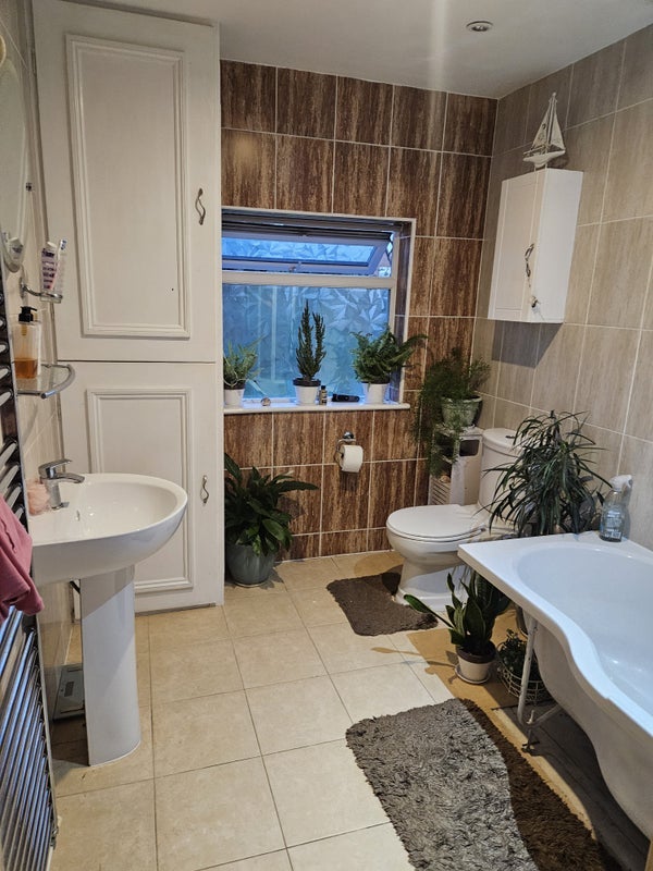 Room Forest Road in Charnwood