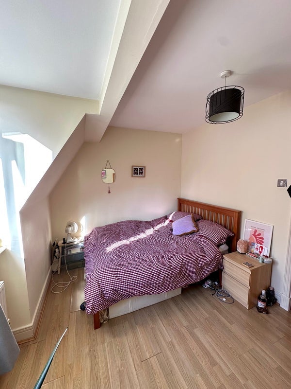 Room Rosemont Road in Greater London