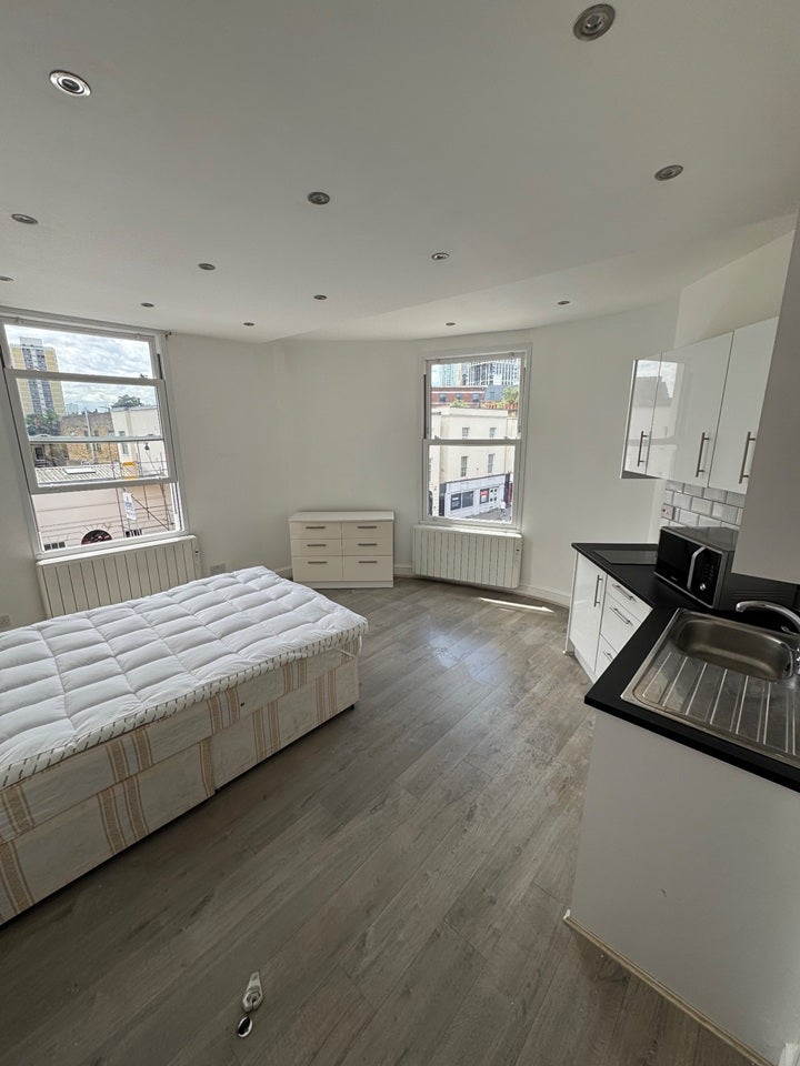 Flat Kennington Lane in Greater London