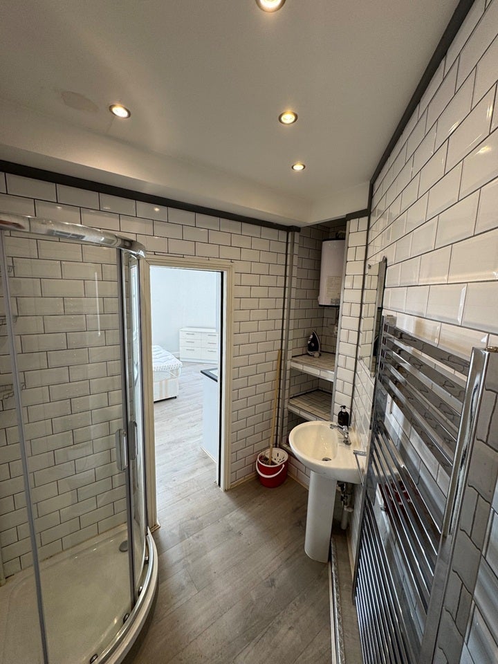 Flat Kennington Lane in Greater London