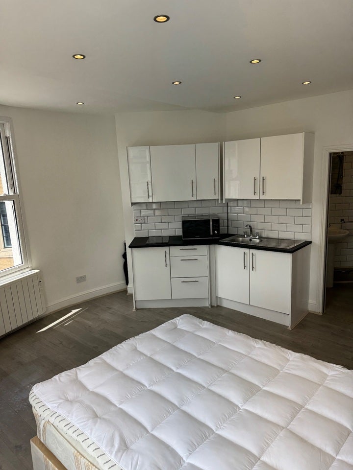 Flat Kennington Lane in Greater London
