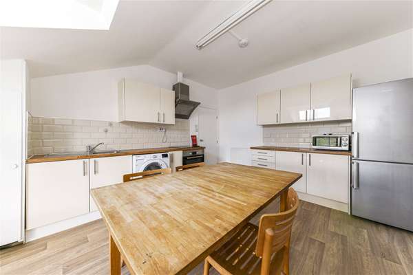 Flat College Crescent in Greater London