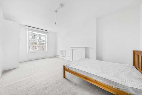 Flat College Crescent in Greater London