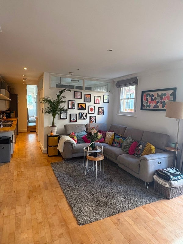 Room Emmanuel Road in Greater London