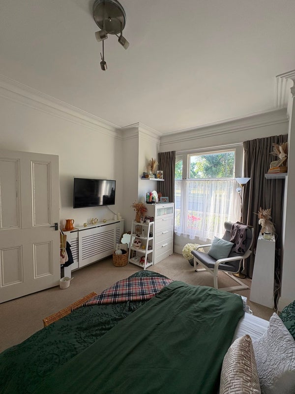 Room Emmanuel Road in Greater London