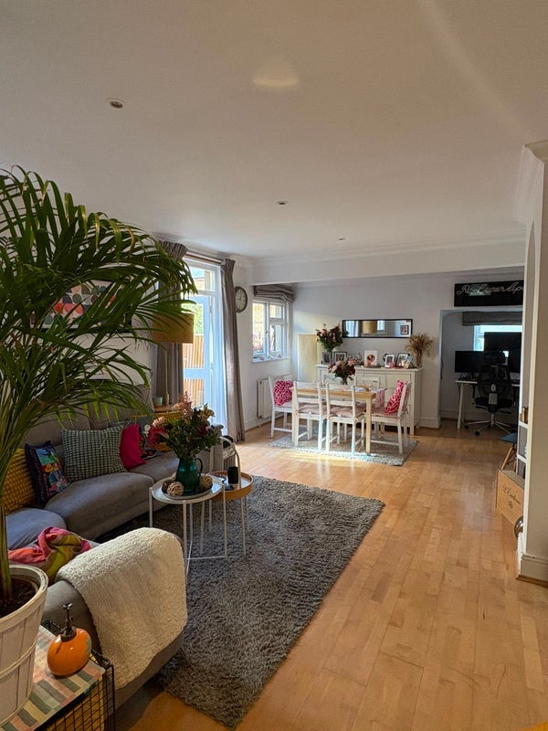 Room Emmanuel Road in Greater London
