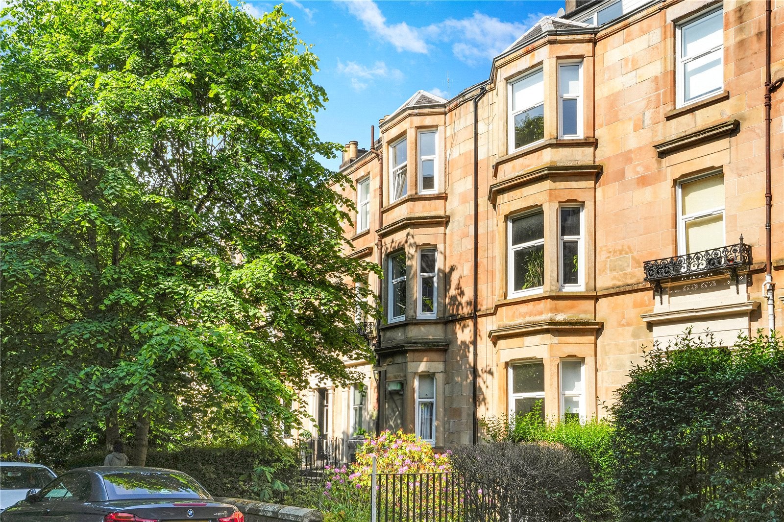 Flat Camphill Avenue in Glasgow