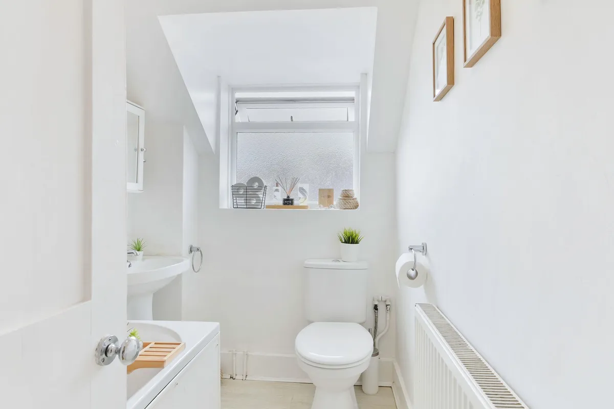 Flat Queen's Close in Greater London