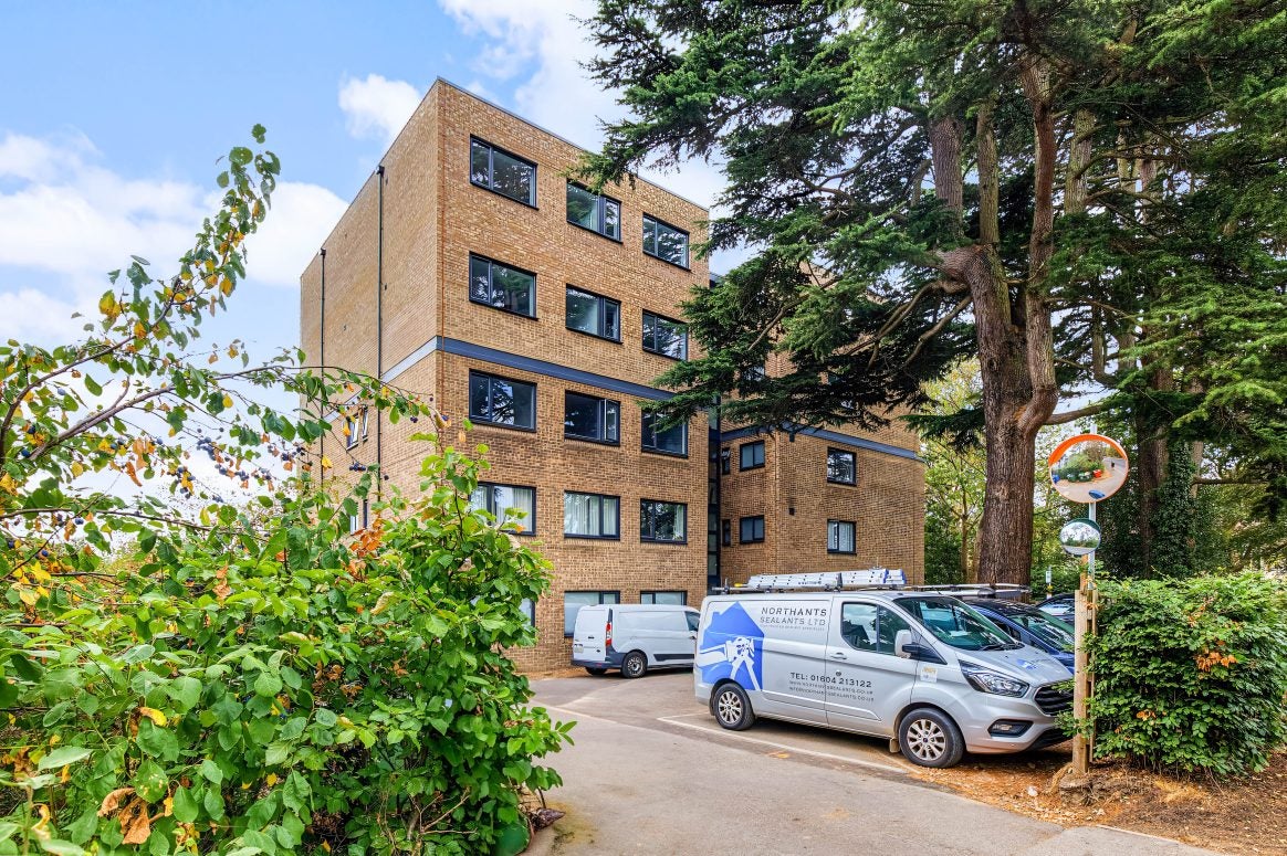 Flat Girdlestone Close in Oxford