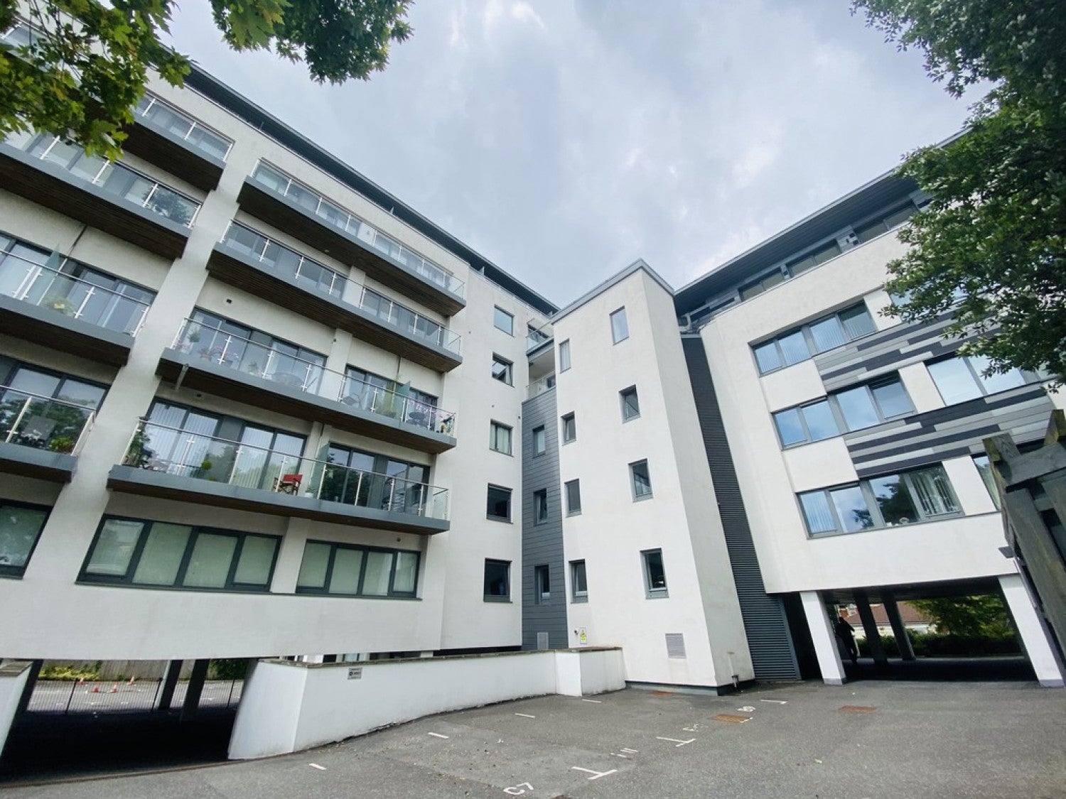 Flat Parkstone Road in Poole