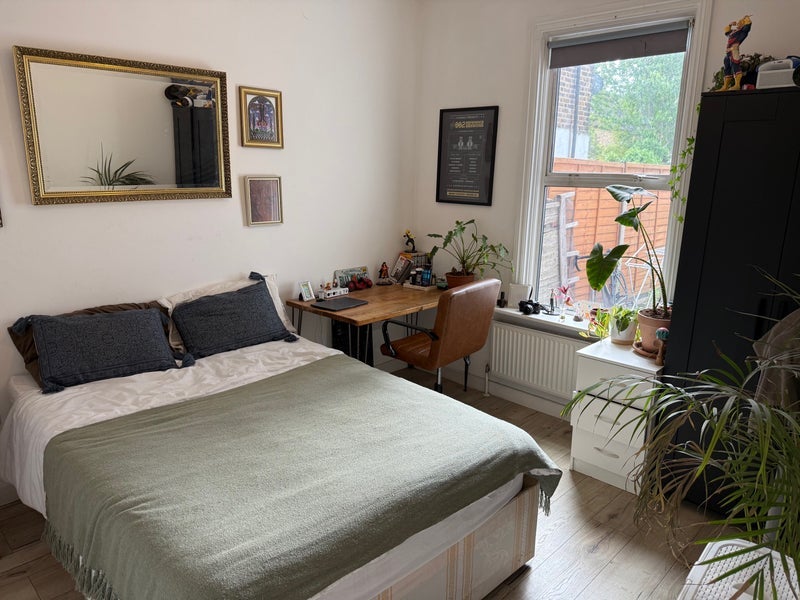 Room Glenarm Road in Greater London