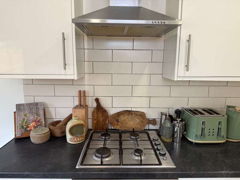 Flat Glenarm Road in Greater London