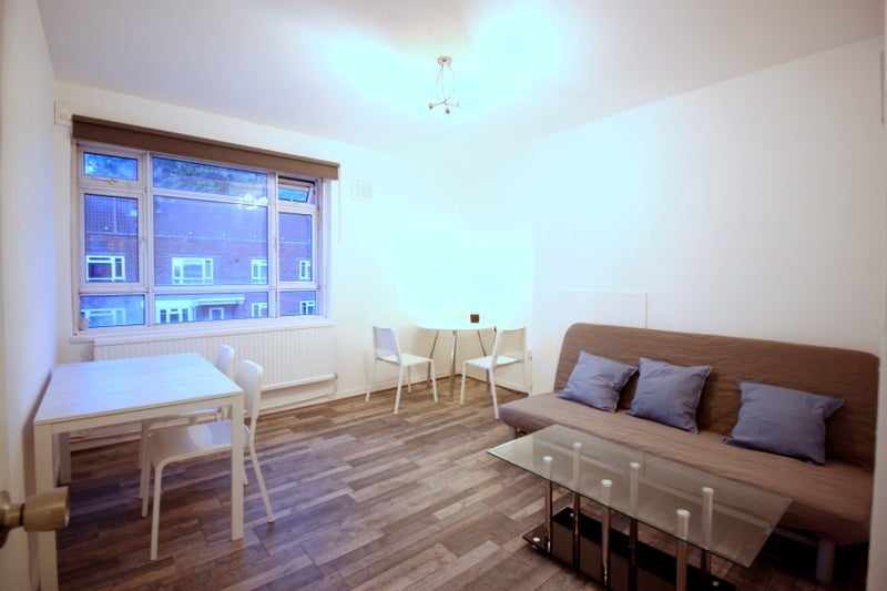 Room Australia Road in Greater London
