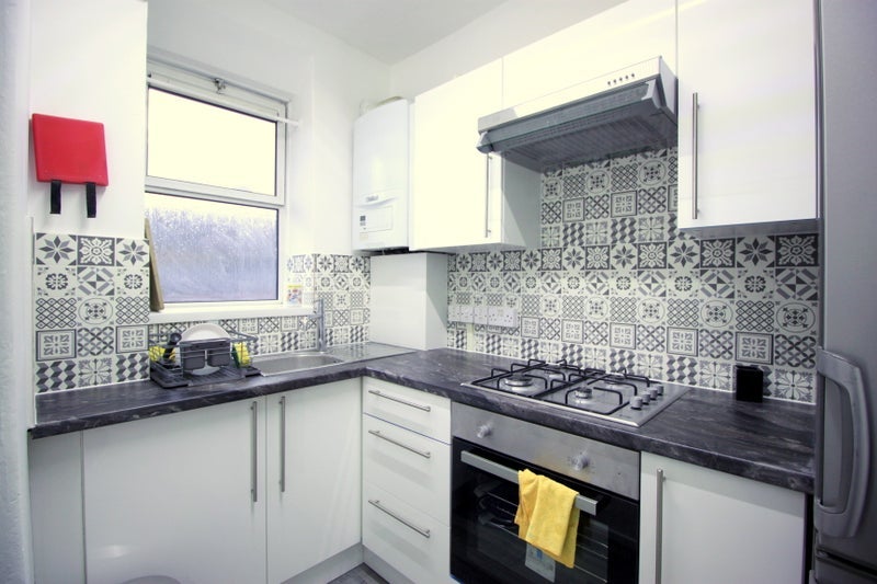 Room Australia Road in Greater London