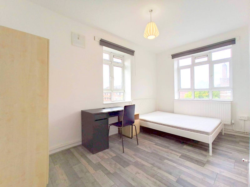 Room Australia Road in Greater London
