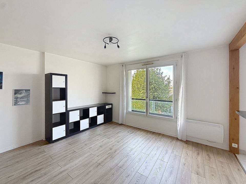 Flat Rue du Général de Gaulle in La Queue-en-Brie