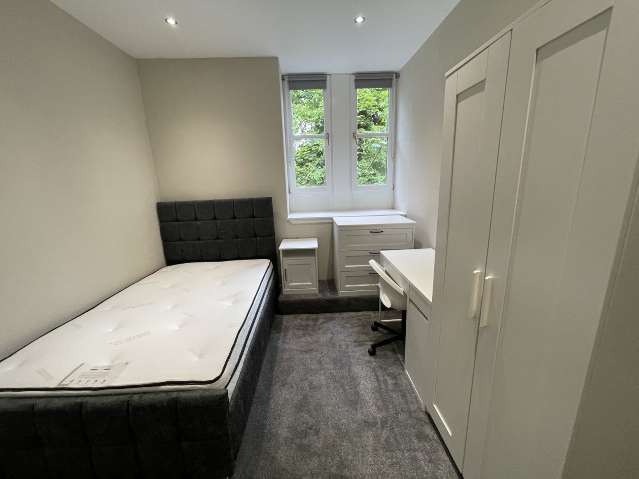 Room Bellefield Avenue in Dundee