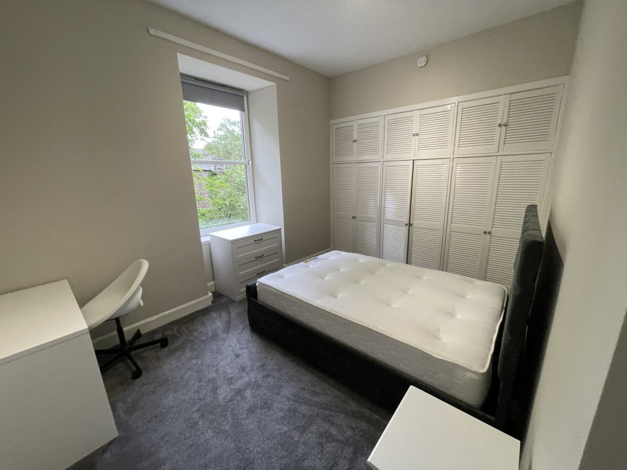 Room Bellefield Avenue in Dundee