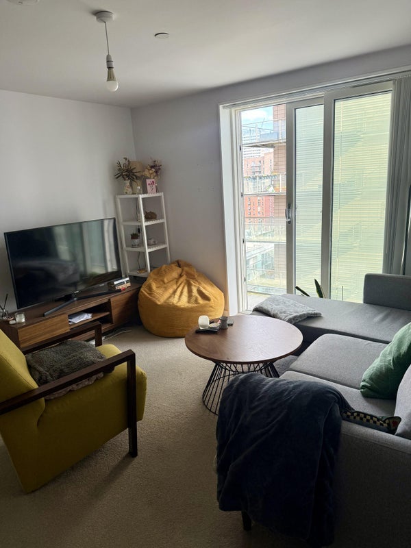 Room Dearmans Place in Salford