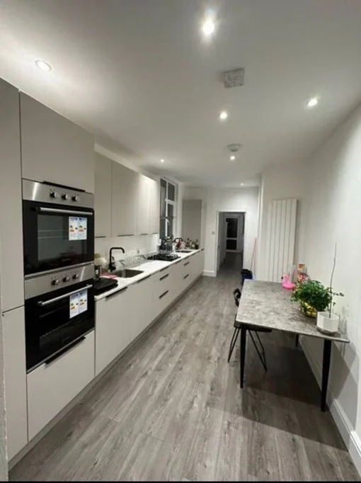 Room Woodstock Avenue in Greater London