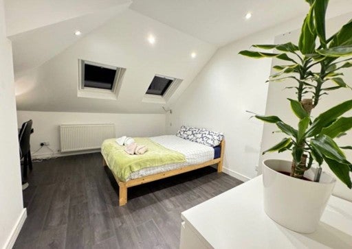 Room Woodstock Avenue in Greater London