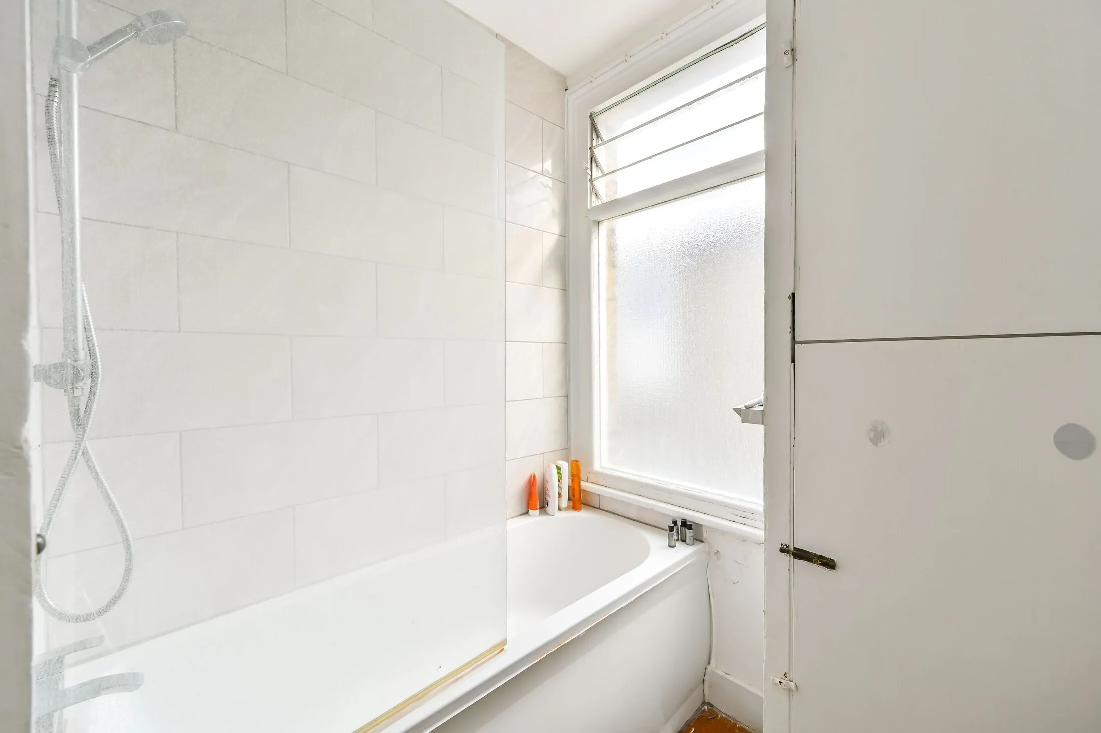 Flat Vaughan Road in Greater London