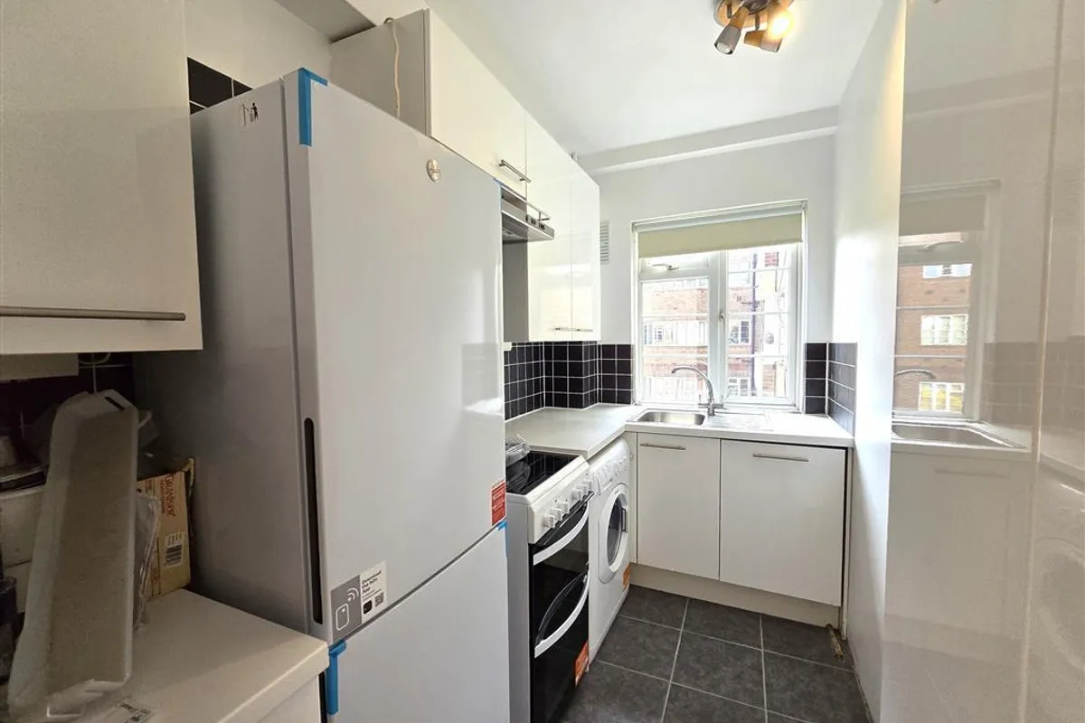 Flat Sir Alexander Close in Greater London