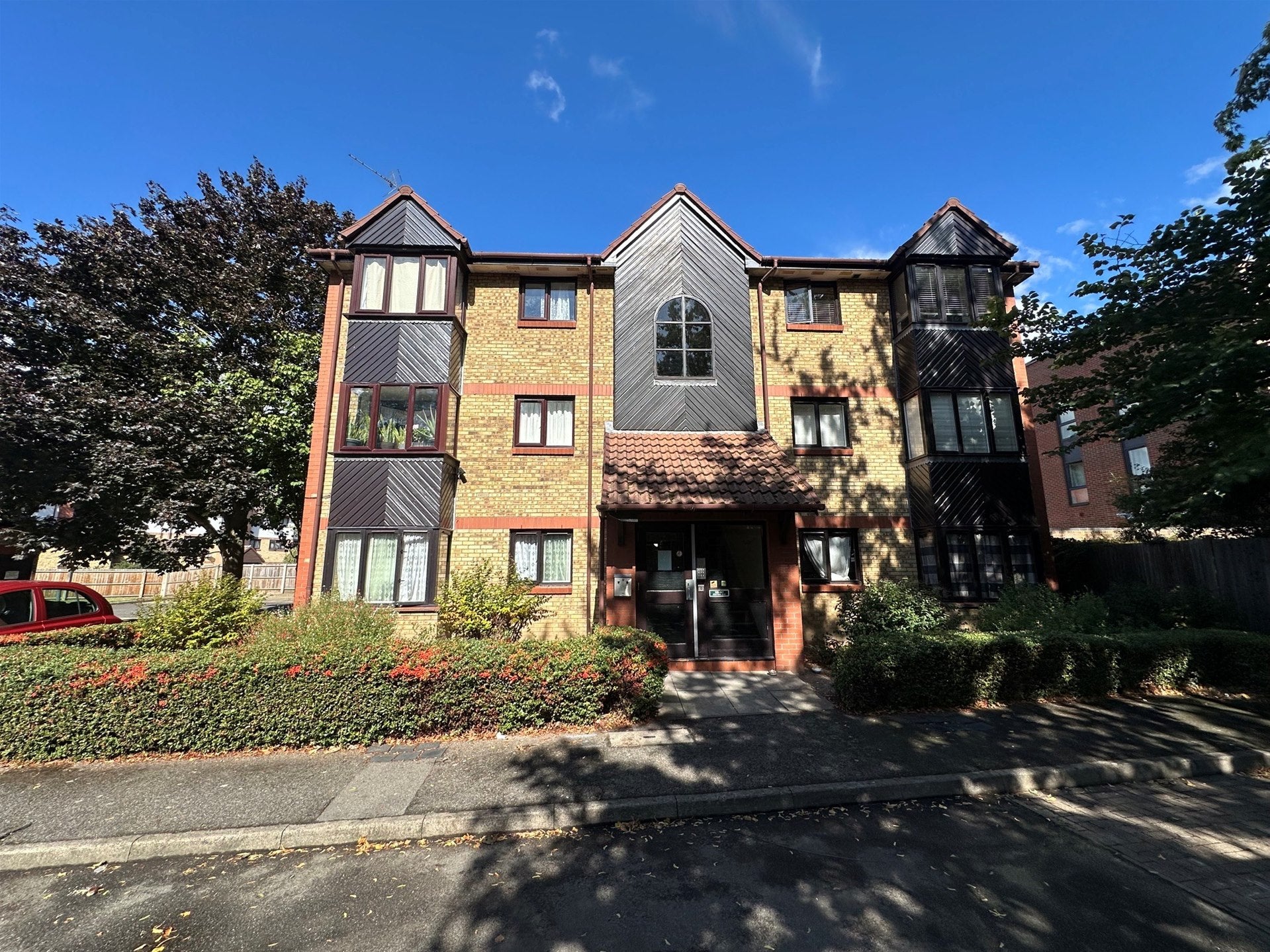 Flat Waterside Close in Greater London